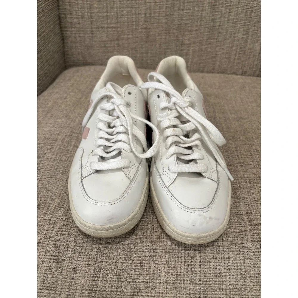 Veja 12 leather